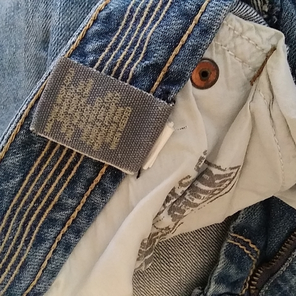 Classic Denim Lightwash Boot-Cut Fit Jeans - Picture 9 of 10